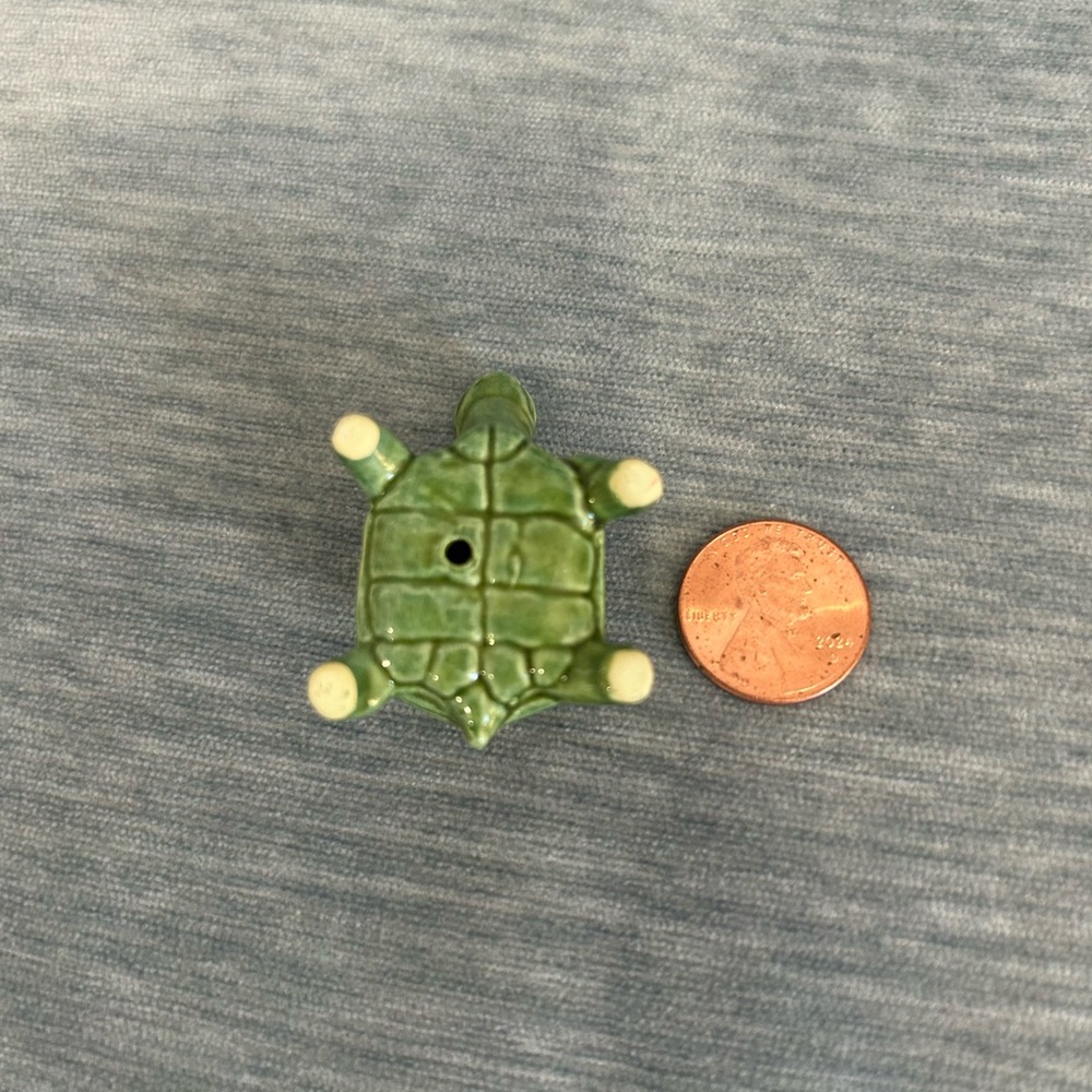 Hagen-Renaker turtle - Picture 2 of 3